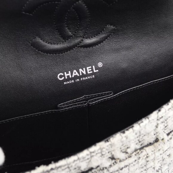 Chanel White Black Tweed 2.55 Medium Classic Double Flap Shoulder Bag XX01853 - Picture 9 of 10